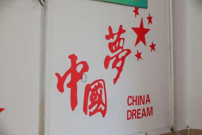 景美出圈 下得认真 原因何在 亦有忧愁 被困摔伤 事故频发