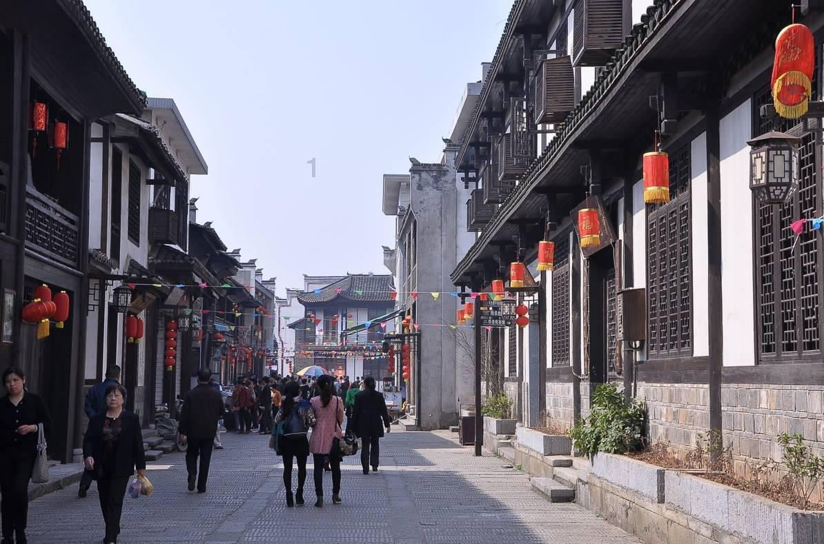黄百韬被围，老蒋负主要责任！援兵迟迟不来，邱清泉未倾尽全力