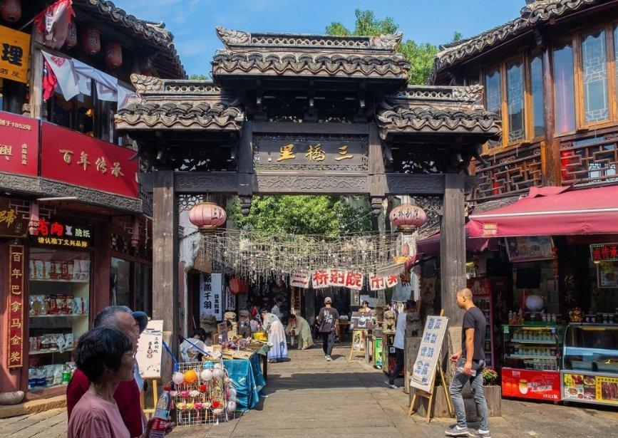 困在俱乐部的少女